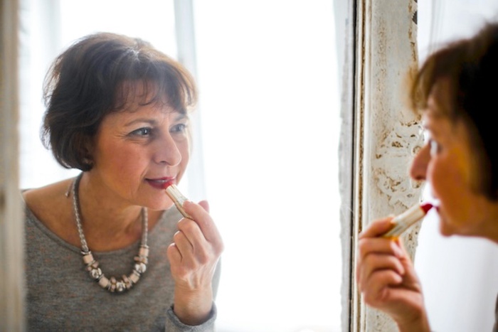 How to Know if an Older Woman Likes You: Signs of Interest