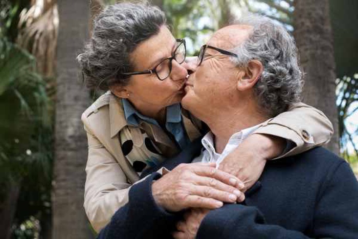 D&eacute;couvrez comment les seniors en Deux-S&egrave;vres peuvent enrichir leur vie sociale, briser l&rsquo;isolement et faire de belles rencontres amicales ou amoureuses apr&egrave;s 50 ans.