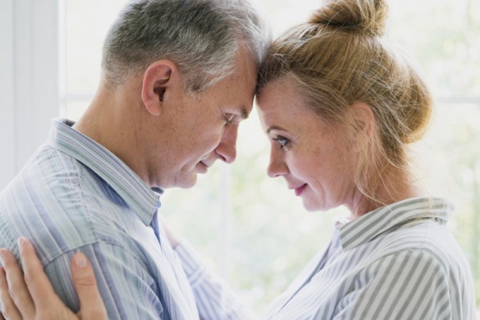  Cute senior man and woman close-up