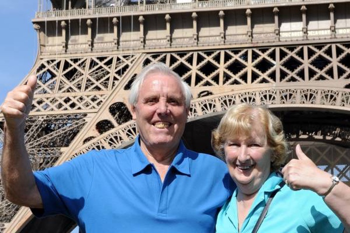 Couple de personnes &acirc;g&eacute;es fran&ccedil;aises