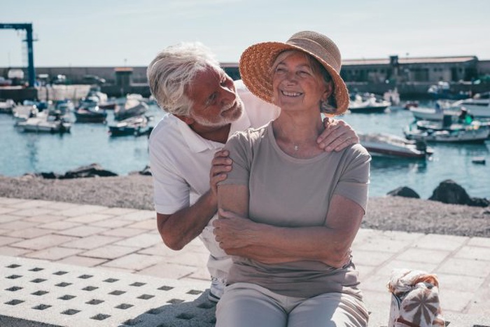 senior summer dating