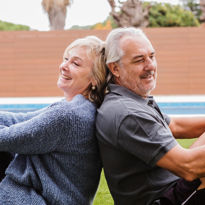 senior-couple-in-love-in-garden