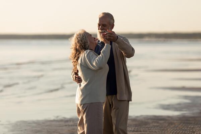 Meet Singles Over 50 - Senior Dating in Plymouth