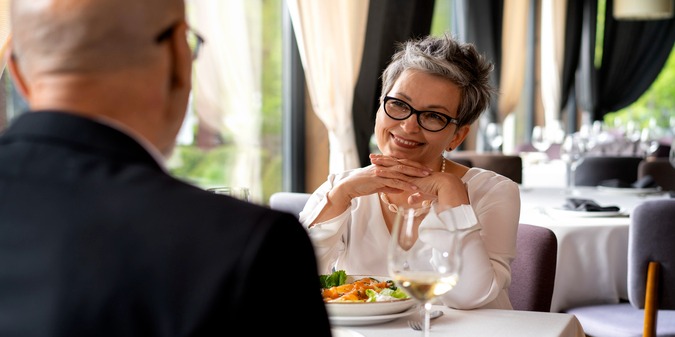 how to create a romantic dating atmosphere