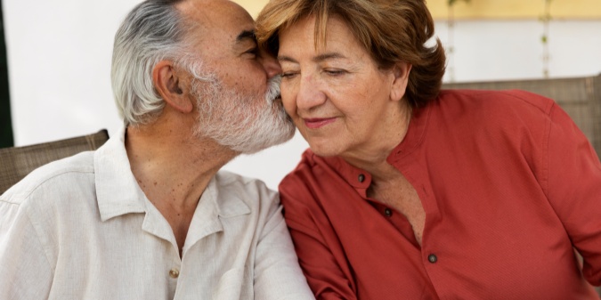 Tips for Seniors to Navigate Online Dating Successfully