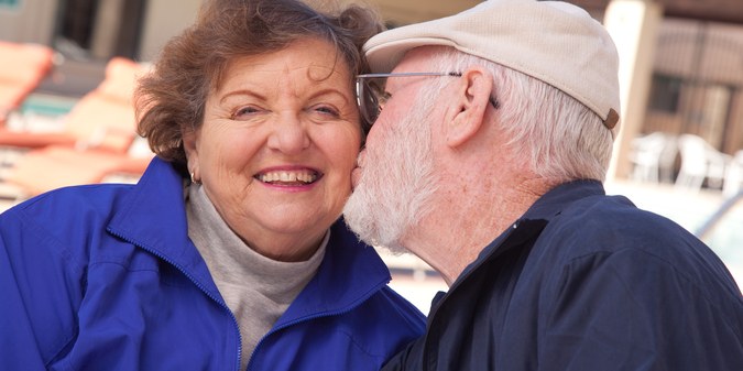 5 simple suggestions or seniors meeting the new family