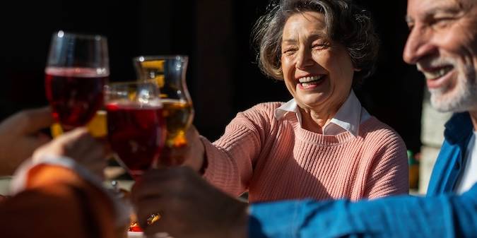 How to Identify A Scammer Profile on An Over 50 Dating Site?
