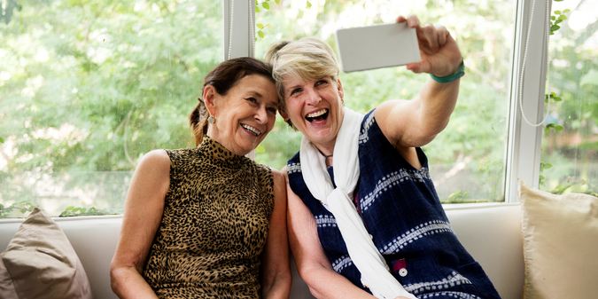 55+ Singles are spending time together