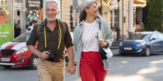 how should the seniors dress on a date