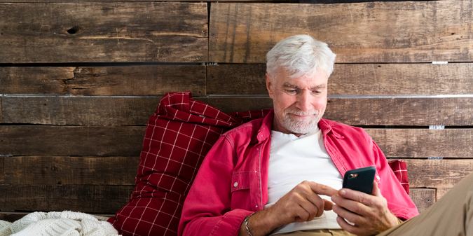 30 effective opening lines for mature online dating
