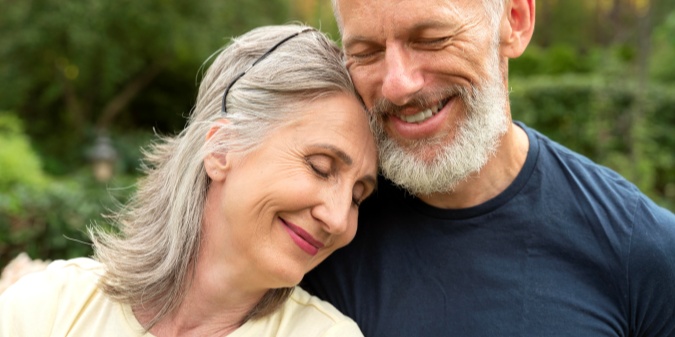 How to Tell if a Mature Man Is Playing Games