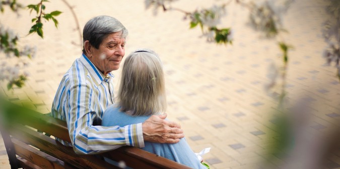 how to spot scammers in senior dating